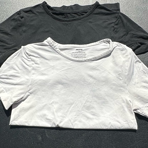 Skims Black and White Short Sleeve Tees - Picture 1 of 3
